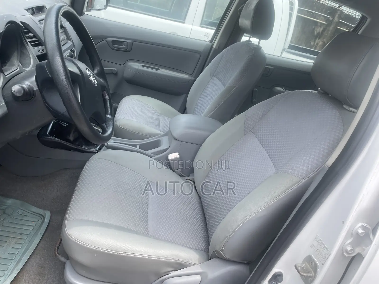 Toyota Hilux 2010 White