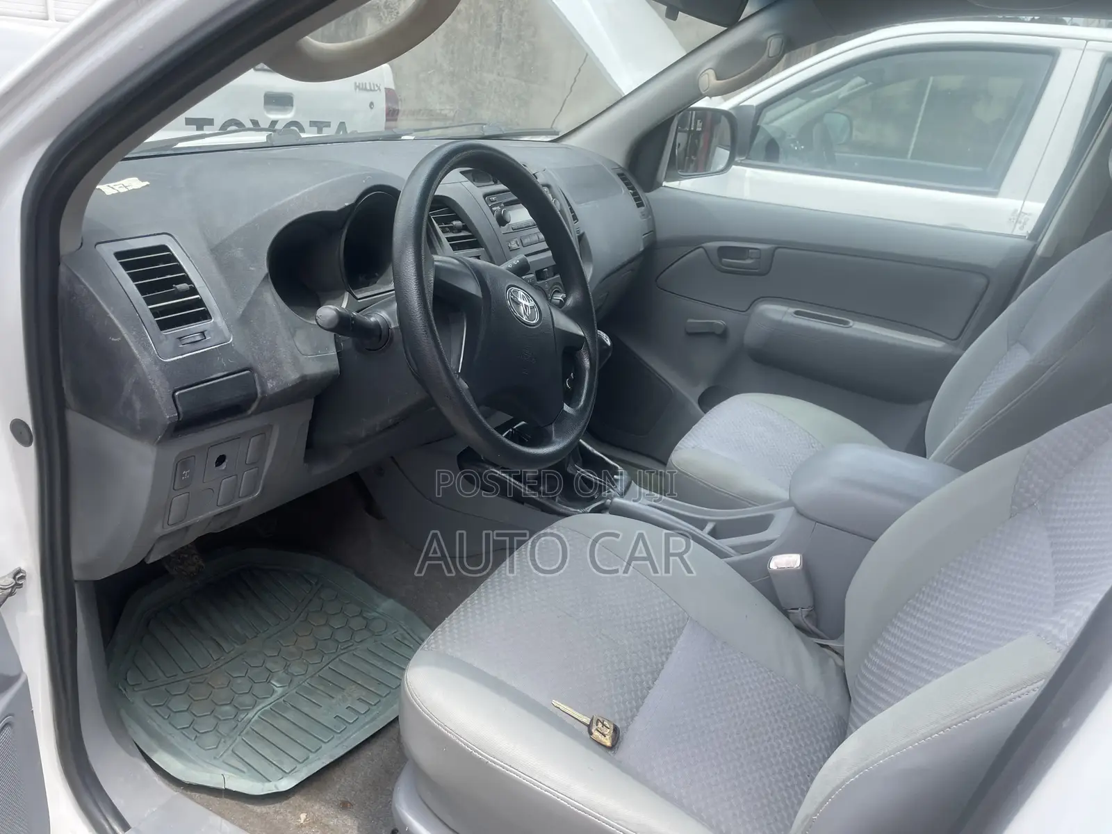 Toyota Hilux 2010 White