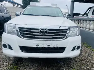 Toyota Hilux 2013 White
