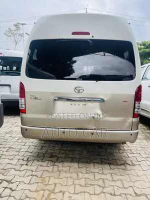 Toyota HiAce 2015 Gold
