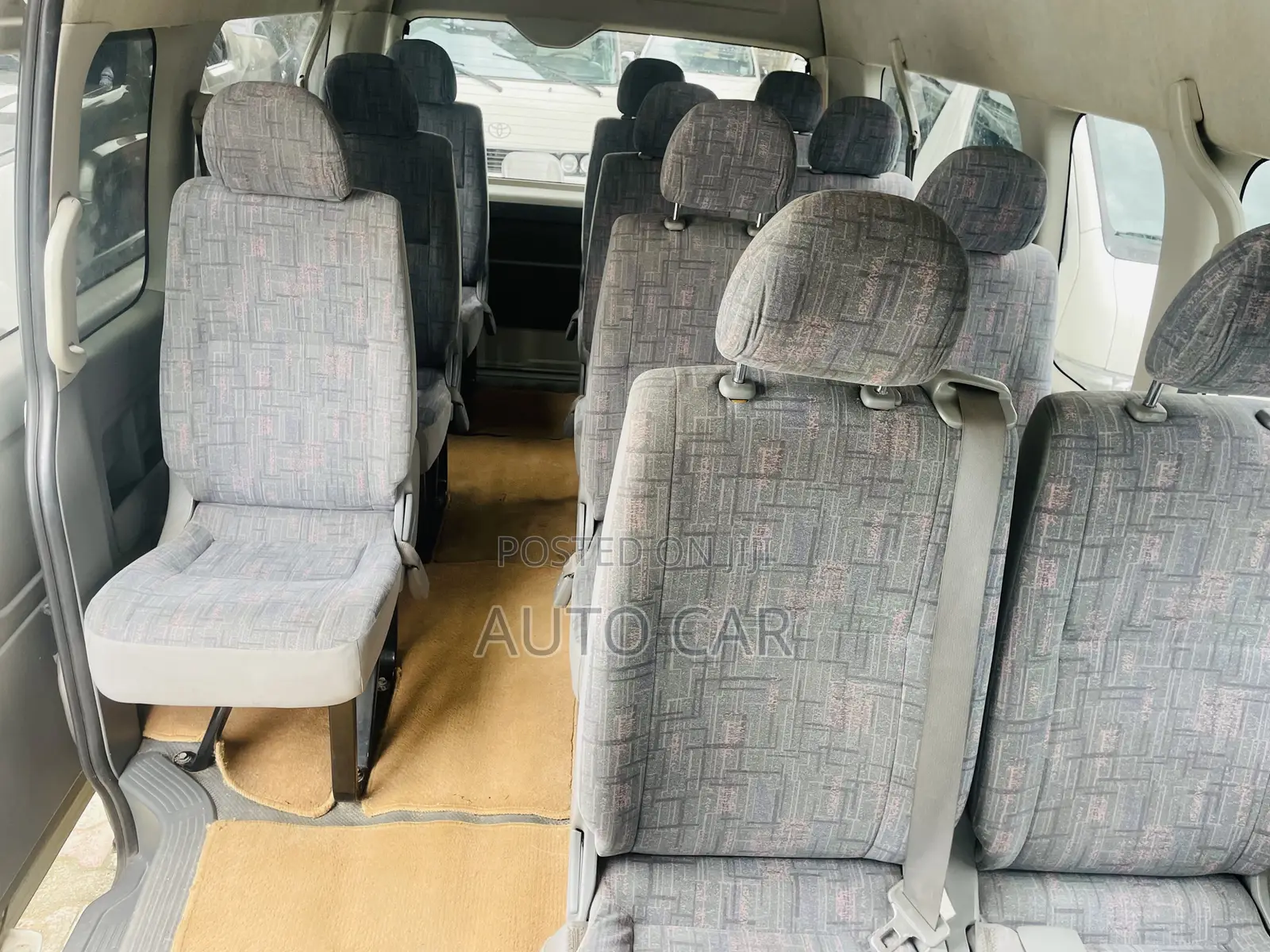 Toyota HiAce 2015 Gold