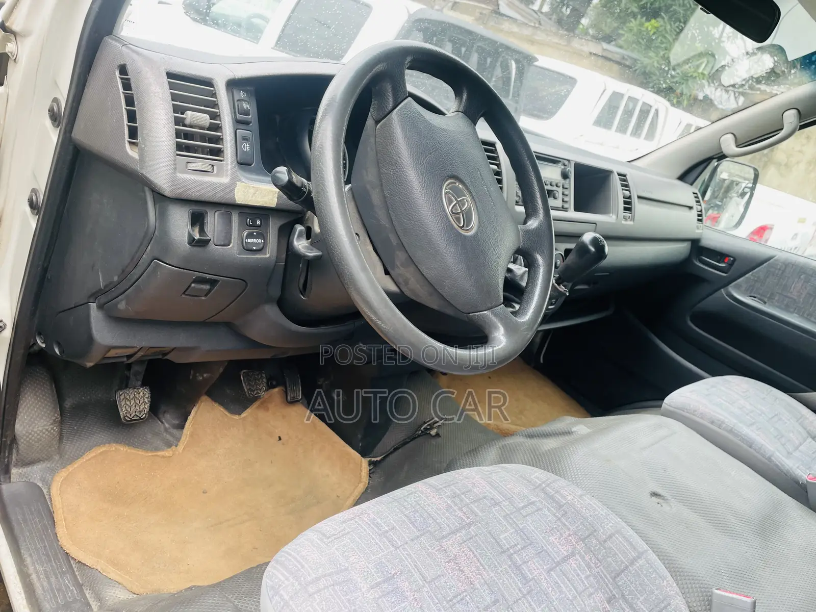 Toyota HiAce 2015 Gold