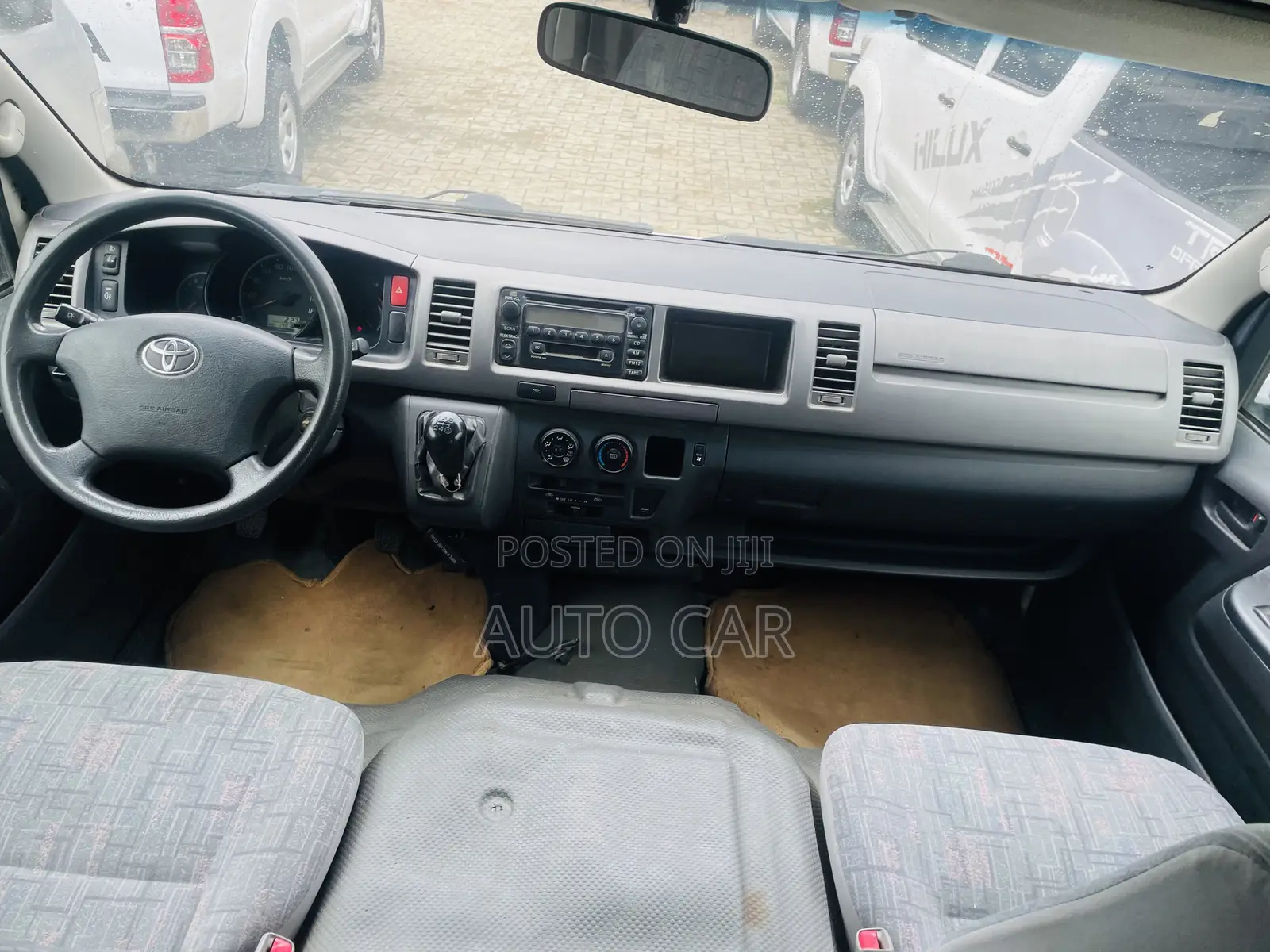 Toyota HiAce 2015 Gold