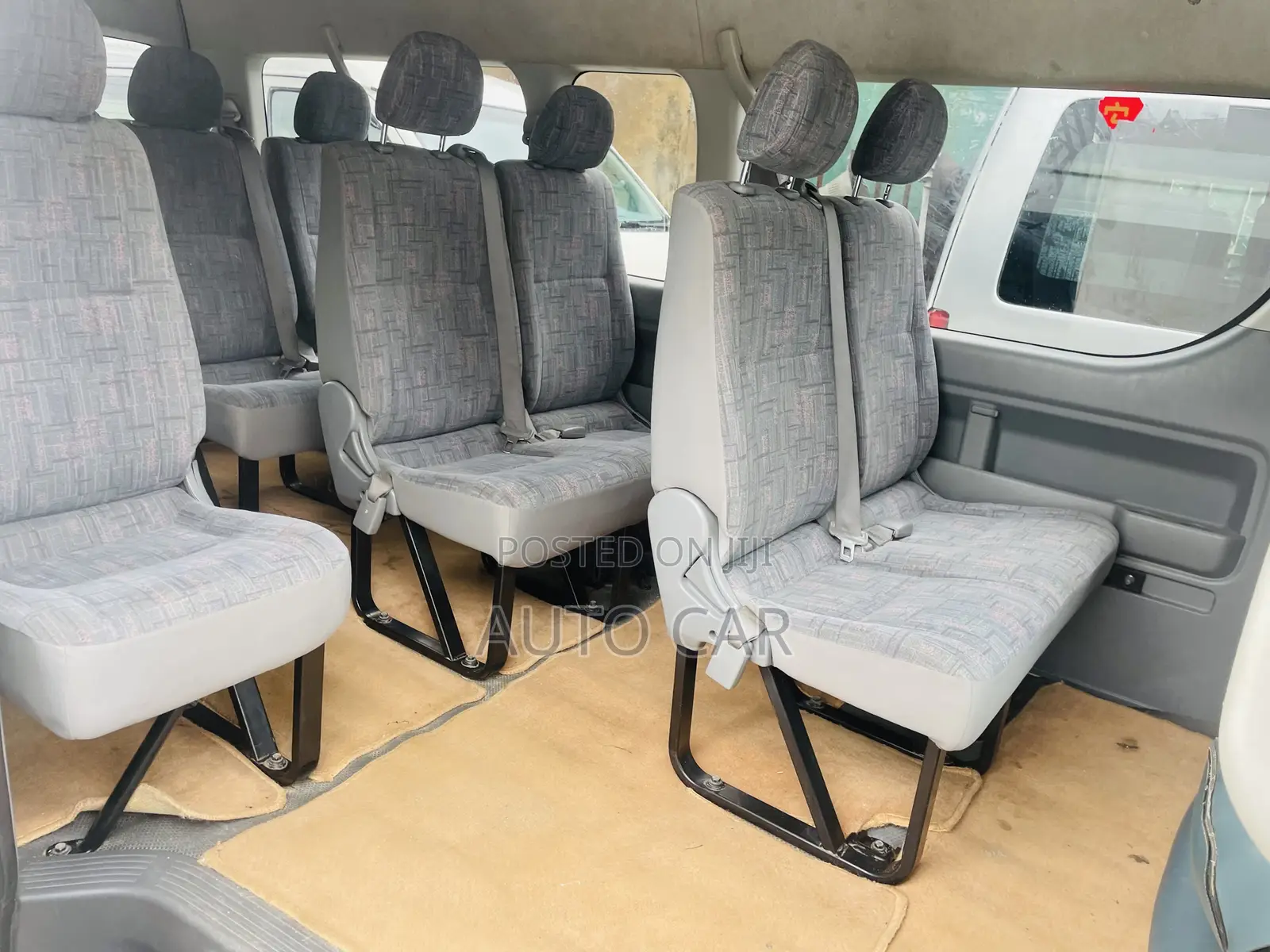 Toyota HiAce 2015 Gold