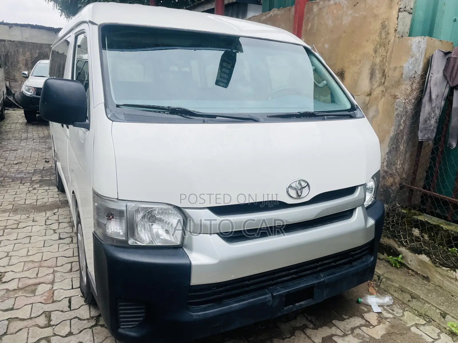 Toyota HiAce 2013 White