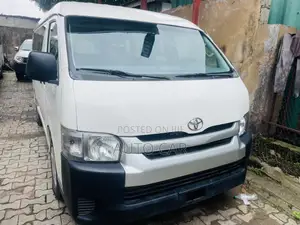Toyota HiAce 2013 White