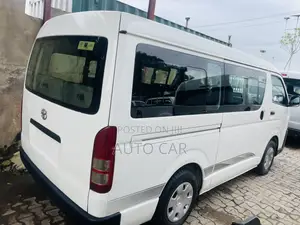 Toyota HiAce 2013 White