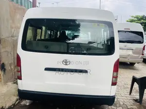Toyota HiAce 2013 White