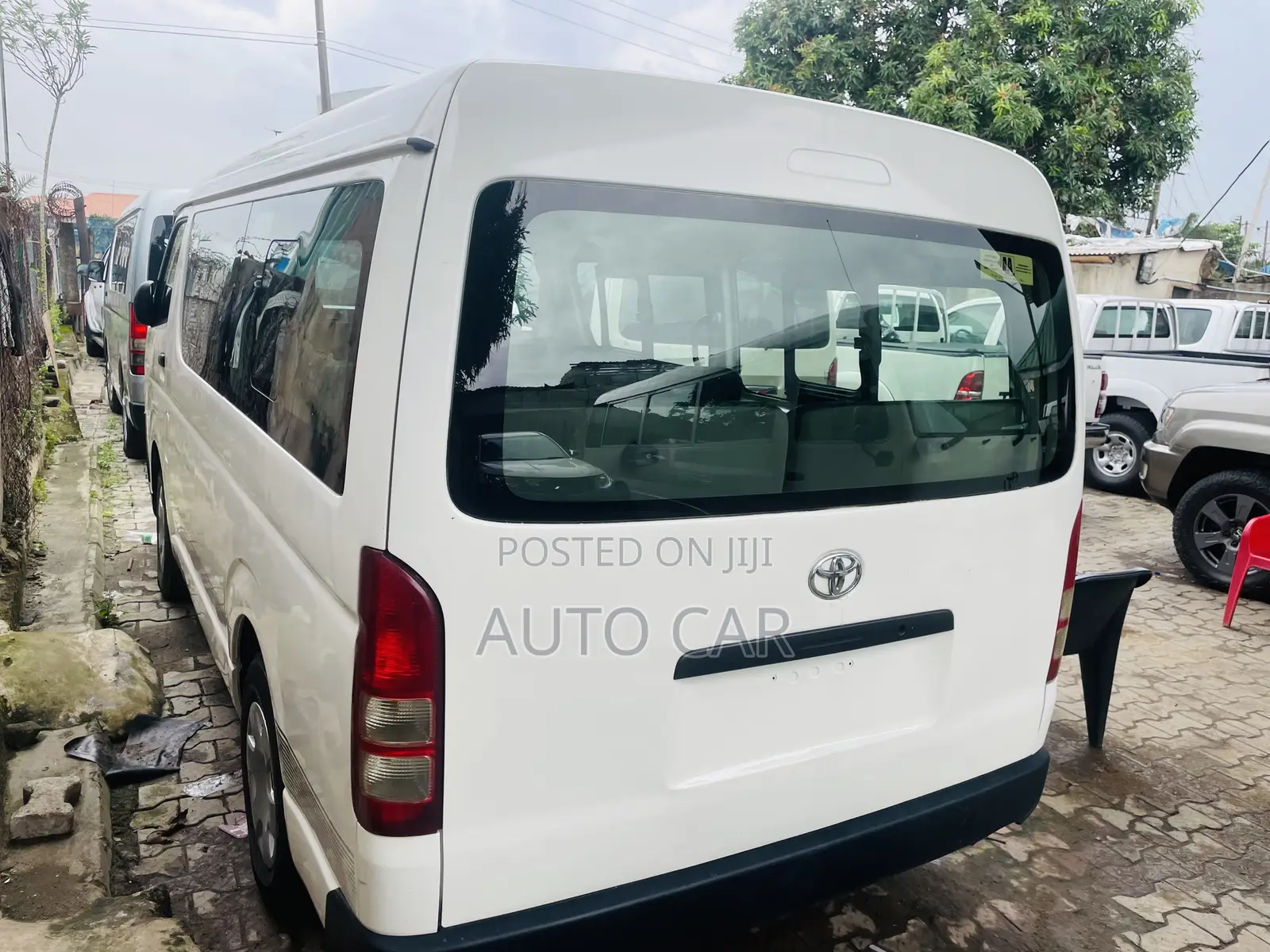 Toyota HiAce 2013 White