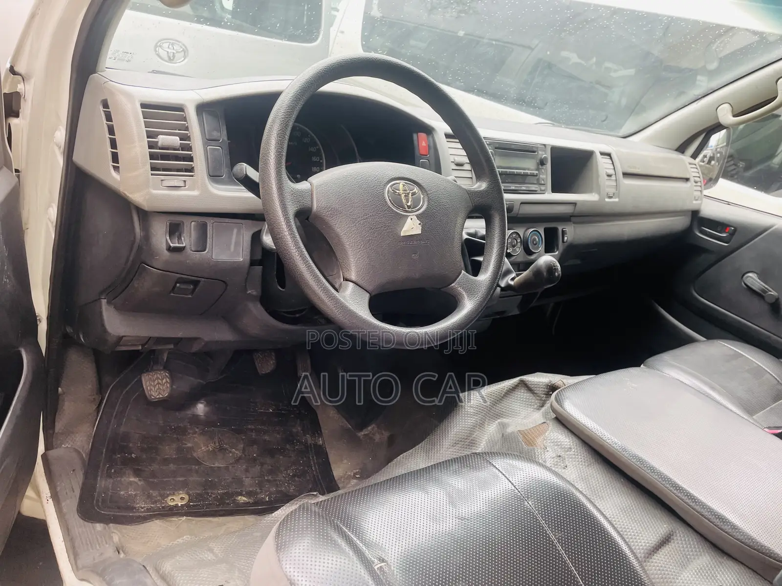 Toyota HiAce 2013 White