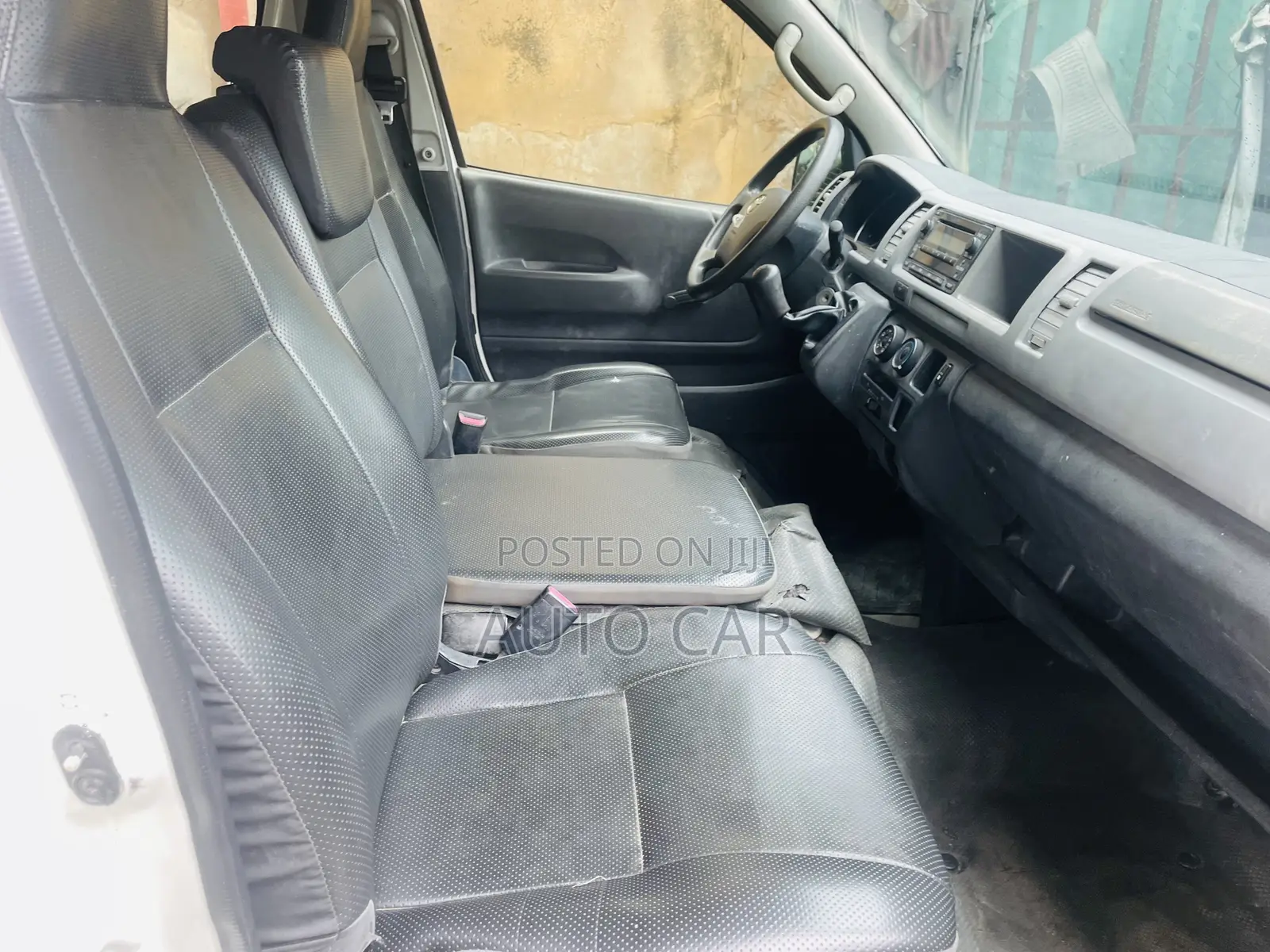 Toyota HiAce 2013 White