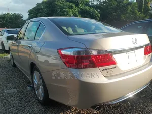 Honda Accord EX-L V-6 2dr Coupe FWD (3.5L 6cyl 6A) 2013 Gold