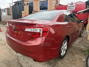 Toyota Camry SE 4dr Sedan (2.5L 4cyl 6A) 2012 Red
