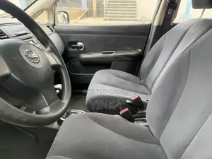Nissan Versa Hatchback 1.8 S 2009 Green