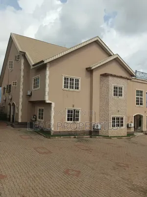 8bdrm Mansion in Alagbaka Gra, Akure for sale