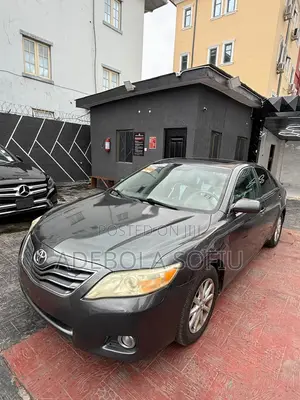 Toyota Camry XLE V6 4dr Sedan (3.5L 6cyl 6AM) 2010 Gray