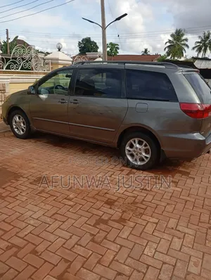 Toyota Sienna 2025 Gray