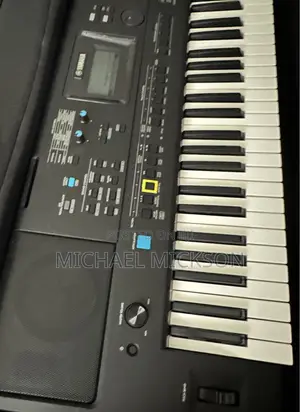 Yamaha PSR E473