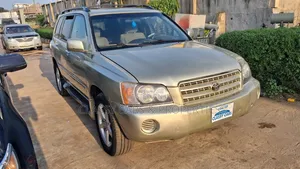 Toyota Highlander Base FWD 2003 Gold