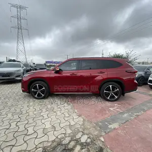 Toyota Highlander XSE 2022 Red