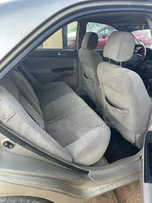 Toyota Camry LE 4dr Sedan (2.4L 4cyl 5A) 2006 Gold