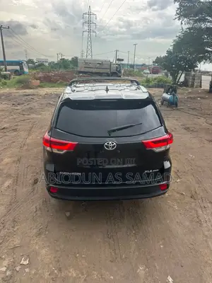 Toyota Highlander LE 4x4 V6 (3.5L 6cyl 8A) 2017 Black