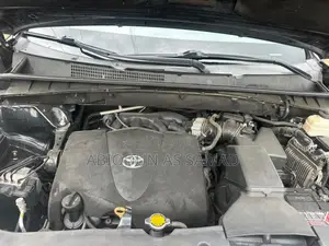 Toyota Highlander LE 4x4 V6 (3.5L 6cyl 8A) 2017 Black