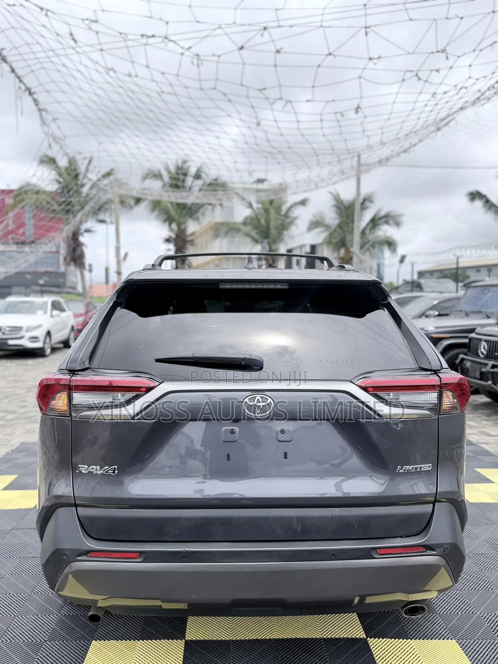 Toyota RAV4 Limited AWD 2020 Gray