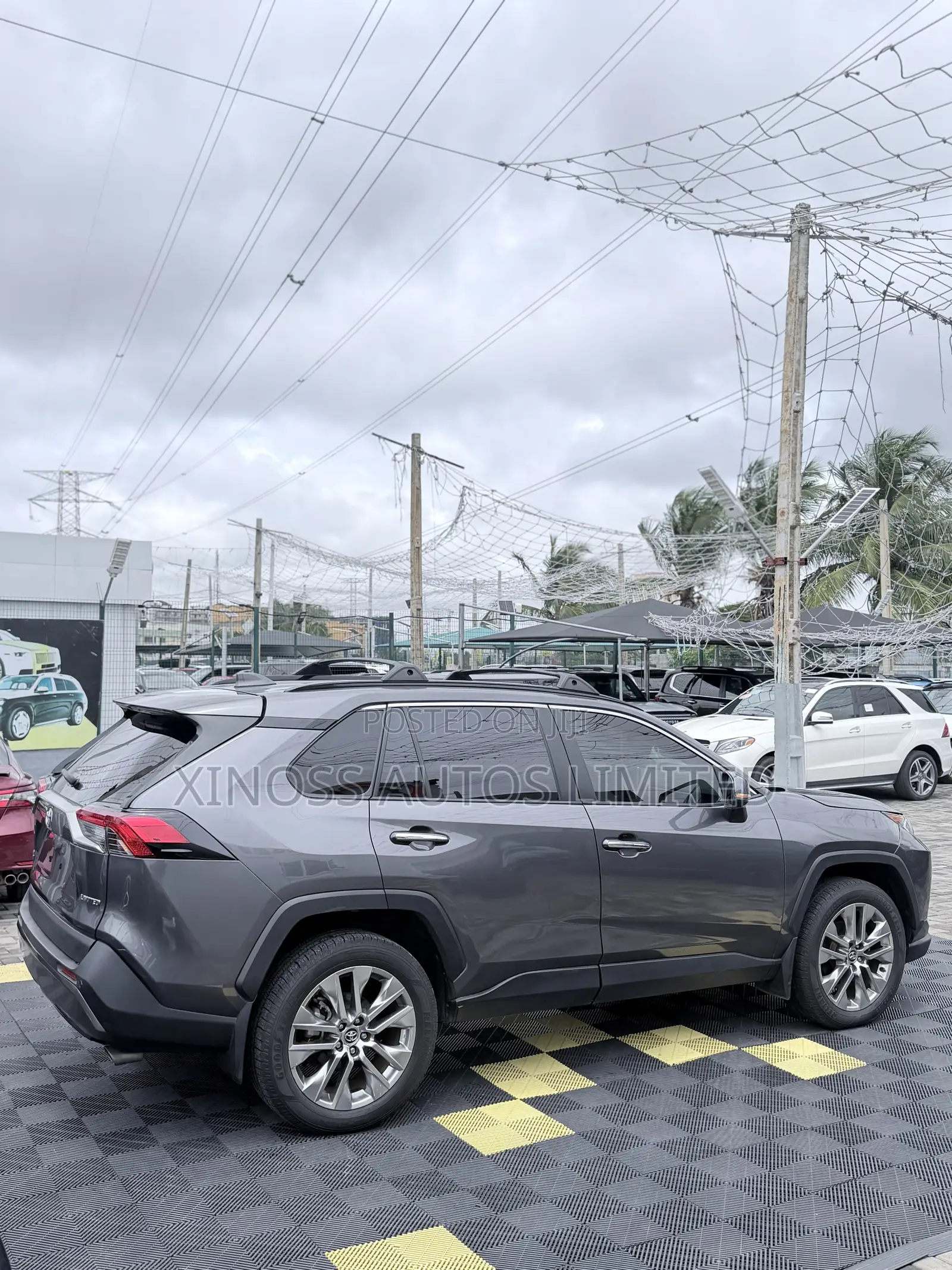 Toyota RAV4 Limited AWD 2020 Gray