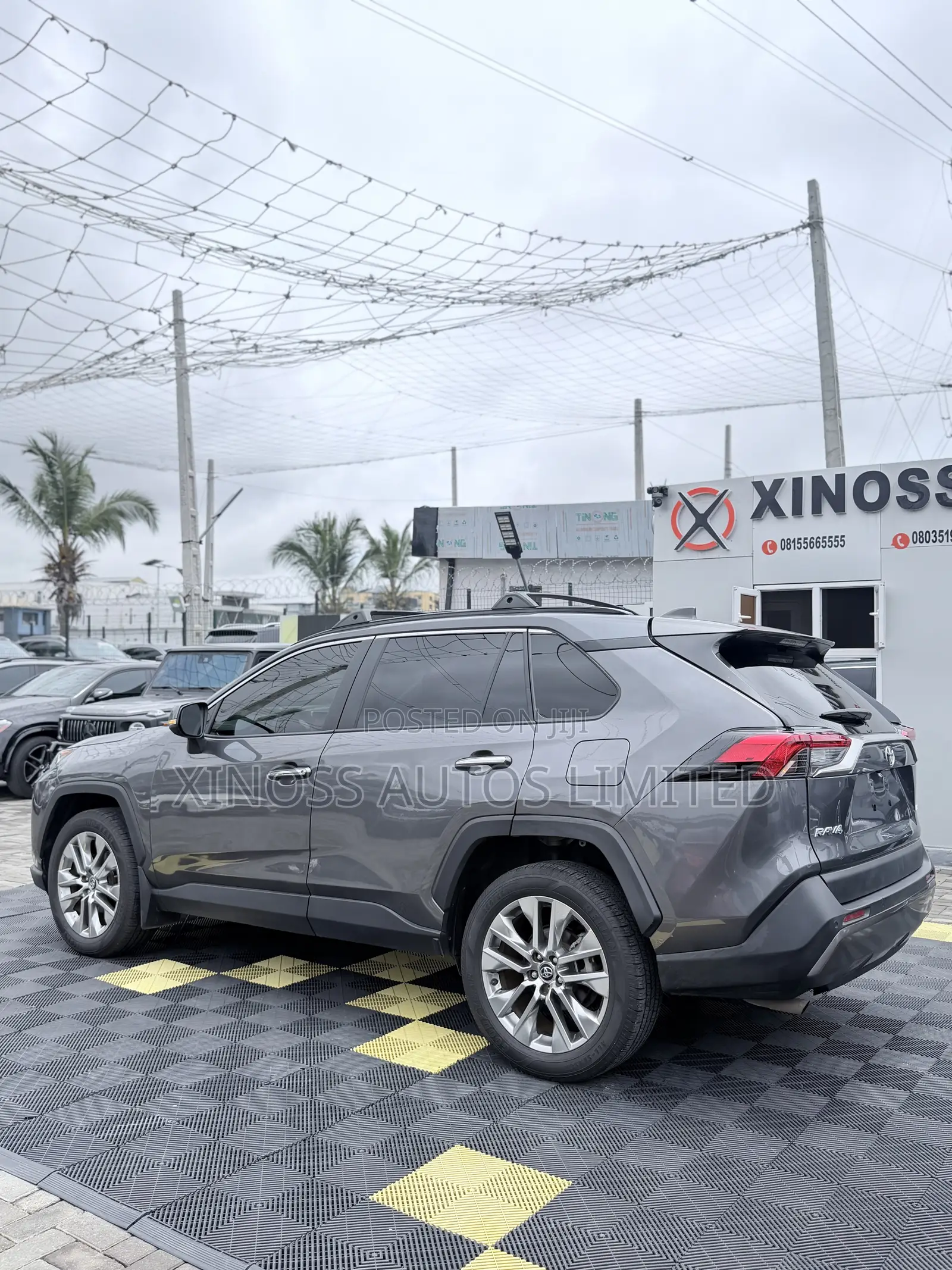 Toyota RAV4 Limited AWD 2020 Gray