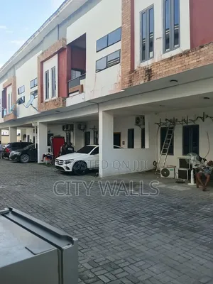 4bdrm Townhouse / Terrace in Spring Garden Estate, Chevron for rent