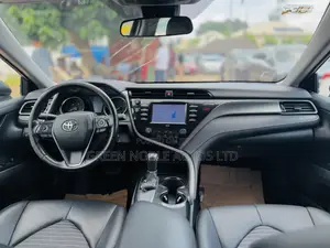 Toyota Camry SE FWD 2020 Black