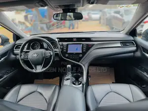 Toyota Camry SE FWD 2020 Black