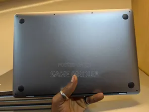 Laptop Apple MacBook Pro 2022 M2 8GB Apple M2 SSD 256GB