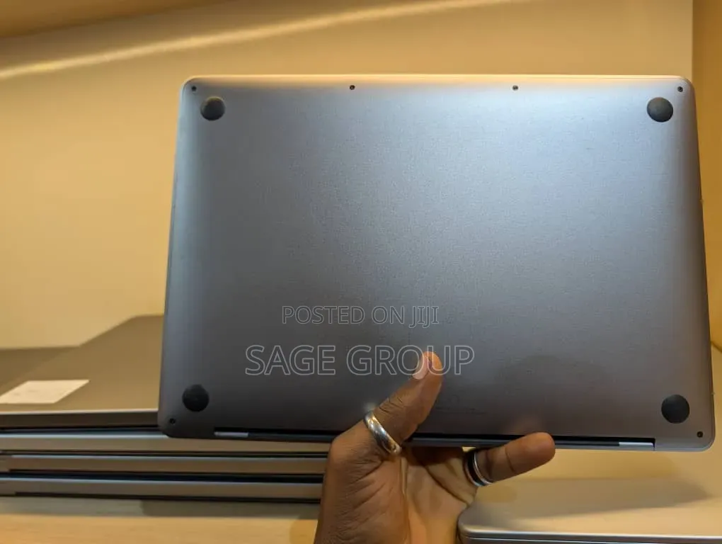 Laptop Apple MacBook Pro 2022 M2 8GB Apple M2 SSD 256GB