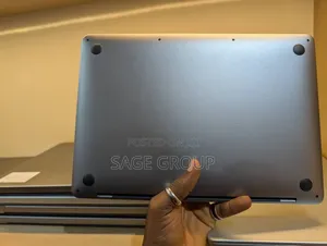 Laptop Apple MacBook Pro 2022 M2 8GB Apple M2 SSD 256GB