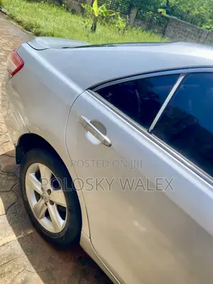 Toyota Camry Base 4dr Sedan (2.5L 4cyl 6M) 2010 Gray