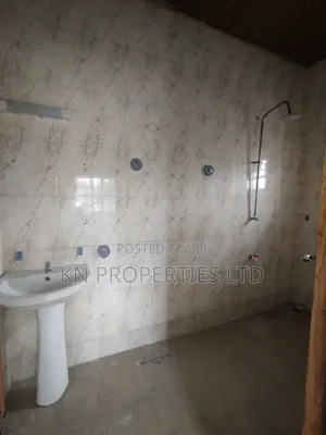 4bdrm Bungalow in Airport Road, Sabon Lugbe for rent