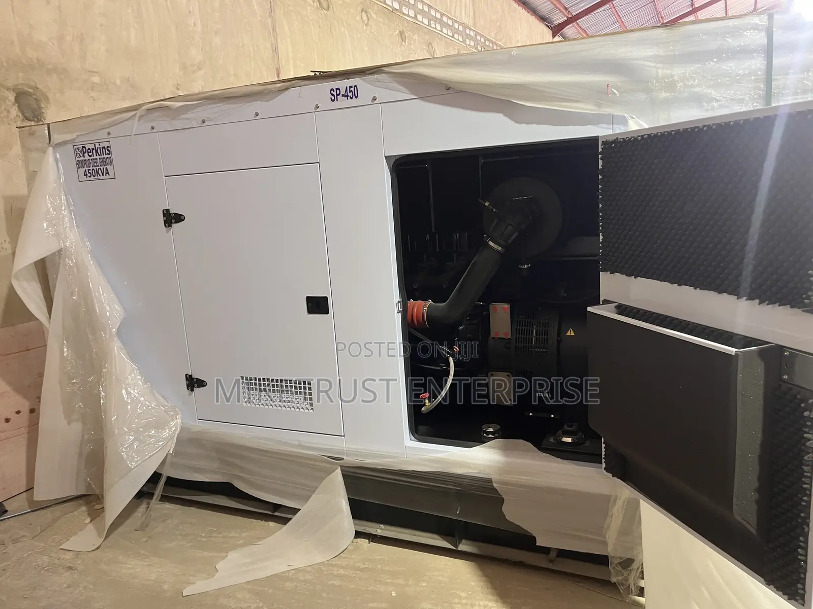 Perkins 450kva Rugged Soundproof Generator