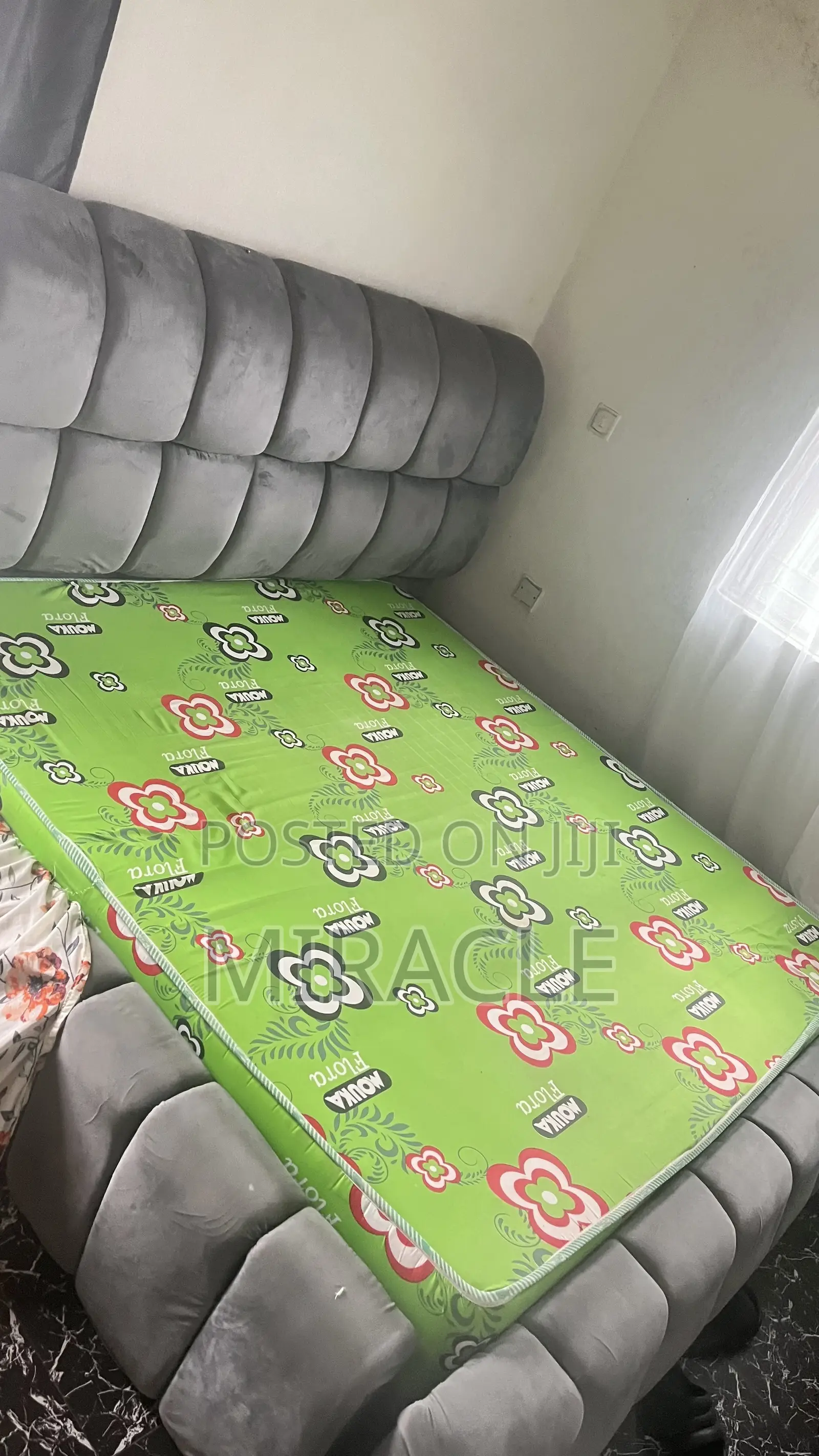 Big Bed Bedstand