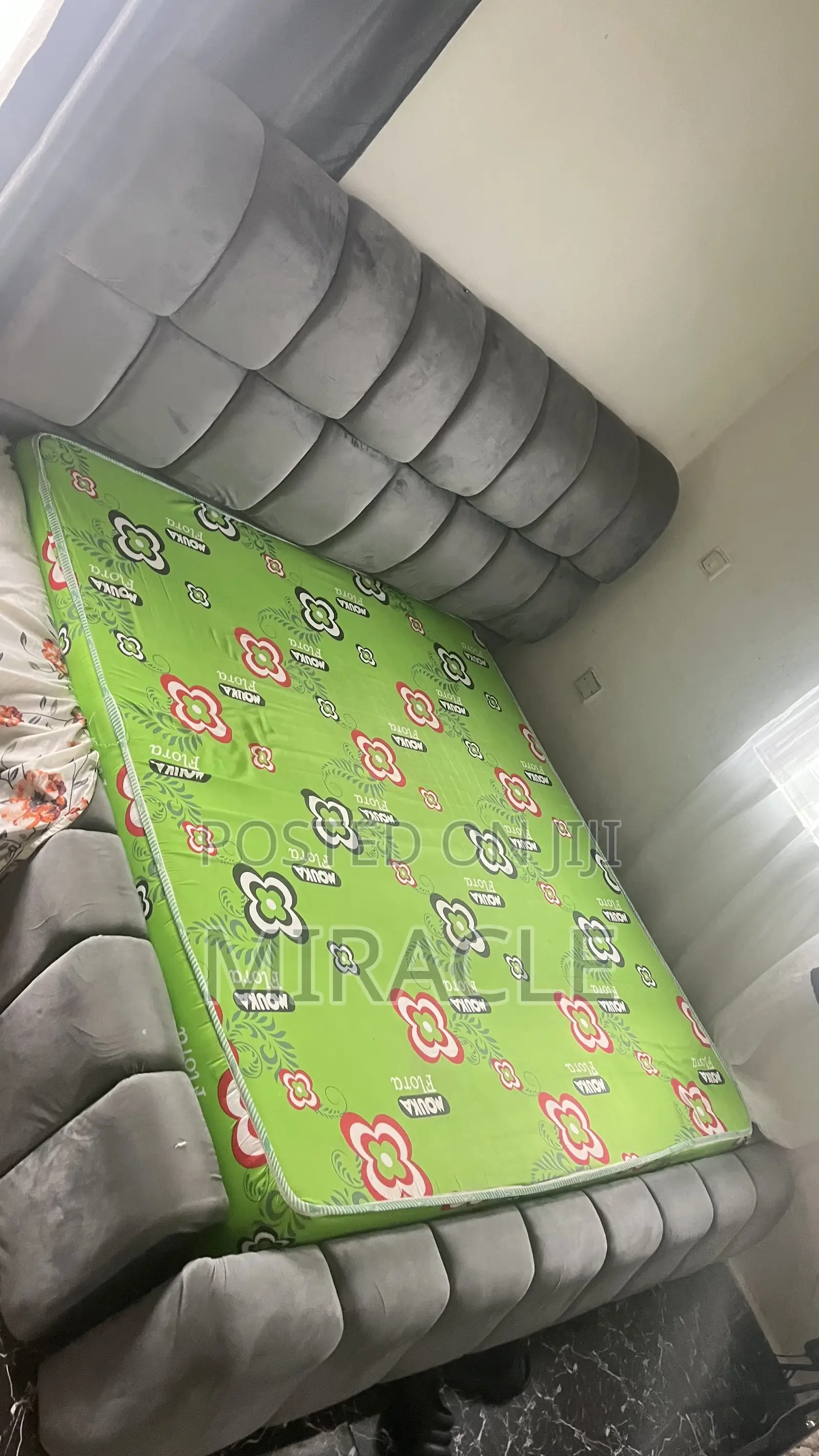 Big Bed Bedstand