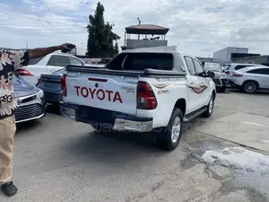 Toyota Hilux 2020 White
