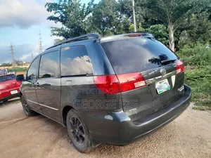 Toyota Sienna 2005 Gray