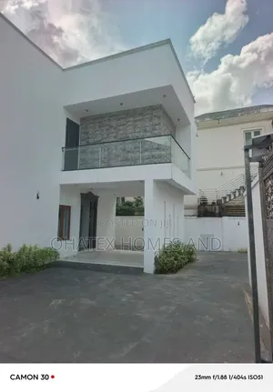 6bdrm Mansion in Off Oduduwa for sale
