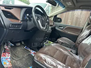 Toyota Sienna 2015 Gold