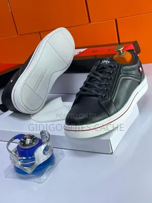 Tommy Lace-Up Sneakers