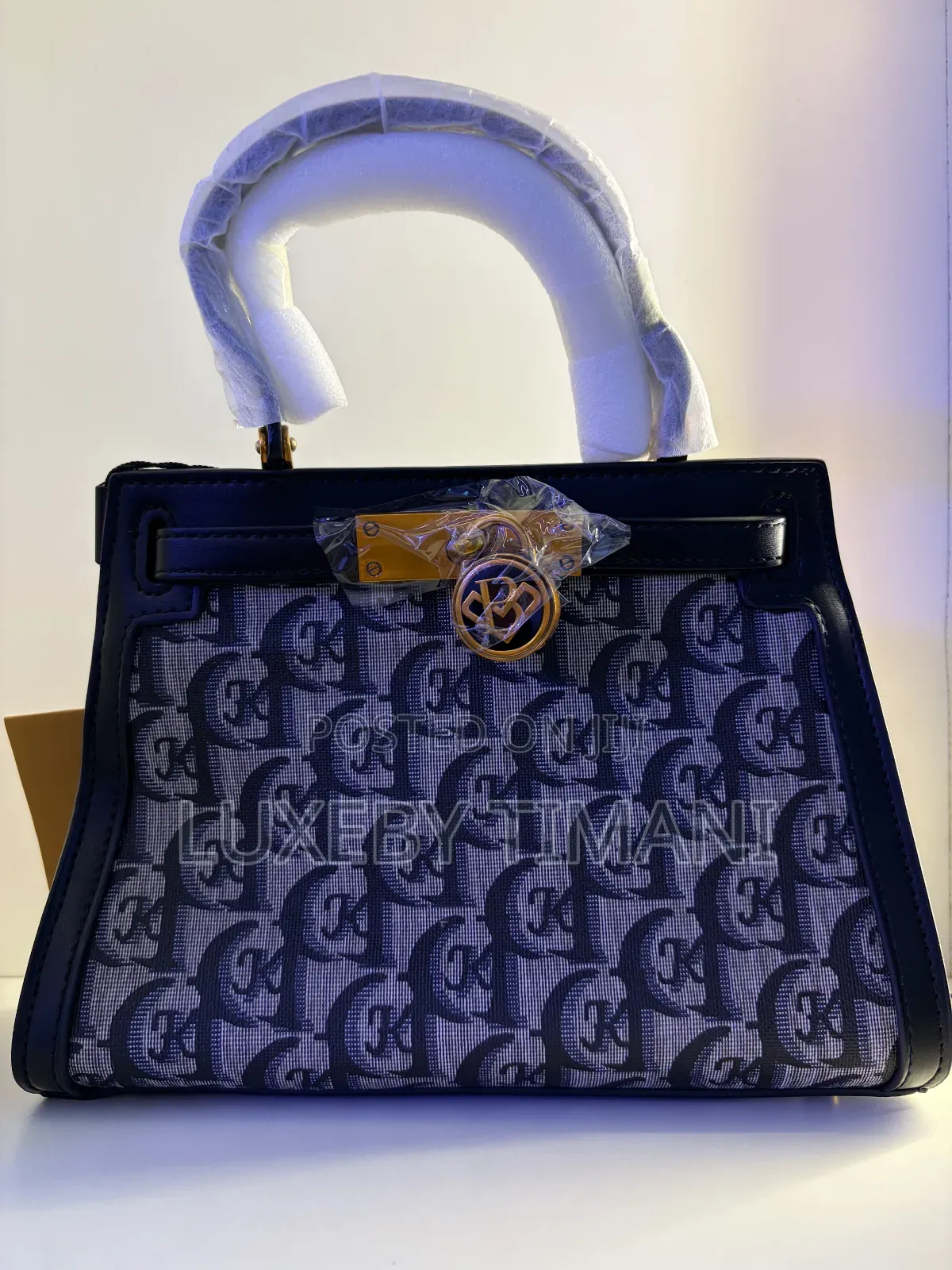 Chic Black Hand Bag