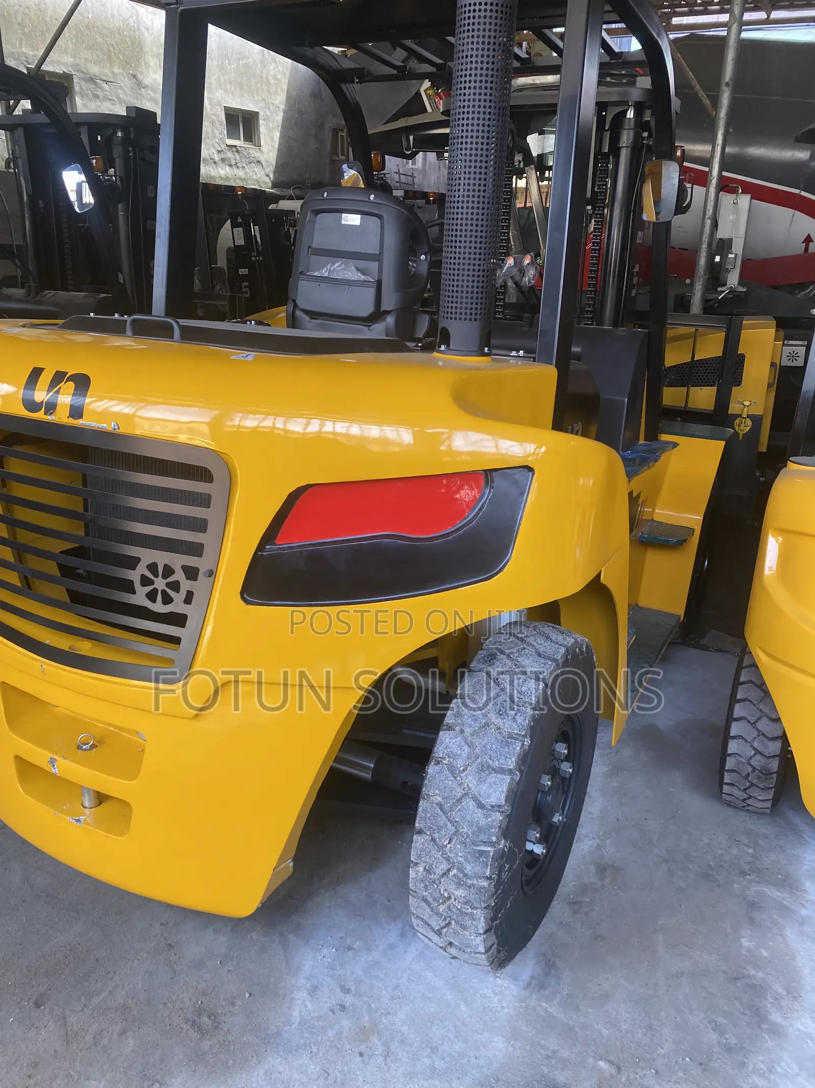 Fork Lift Mobile Machine