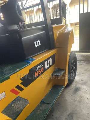 Fork Lift Mobile Machine
