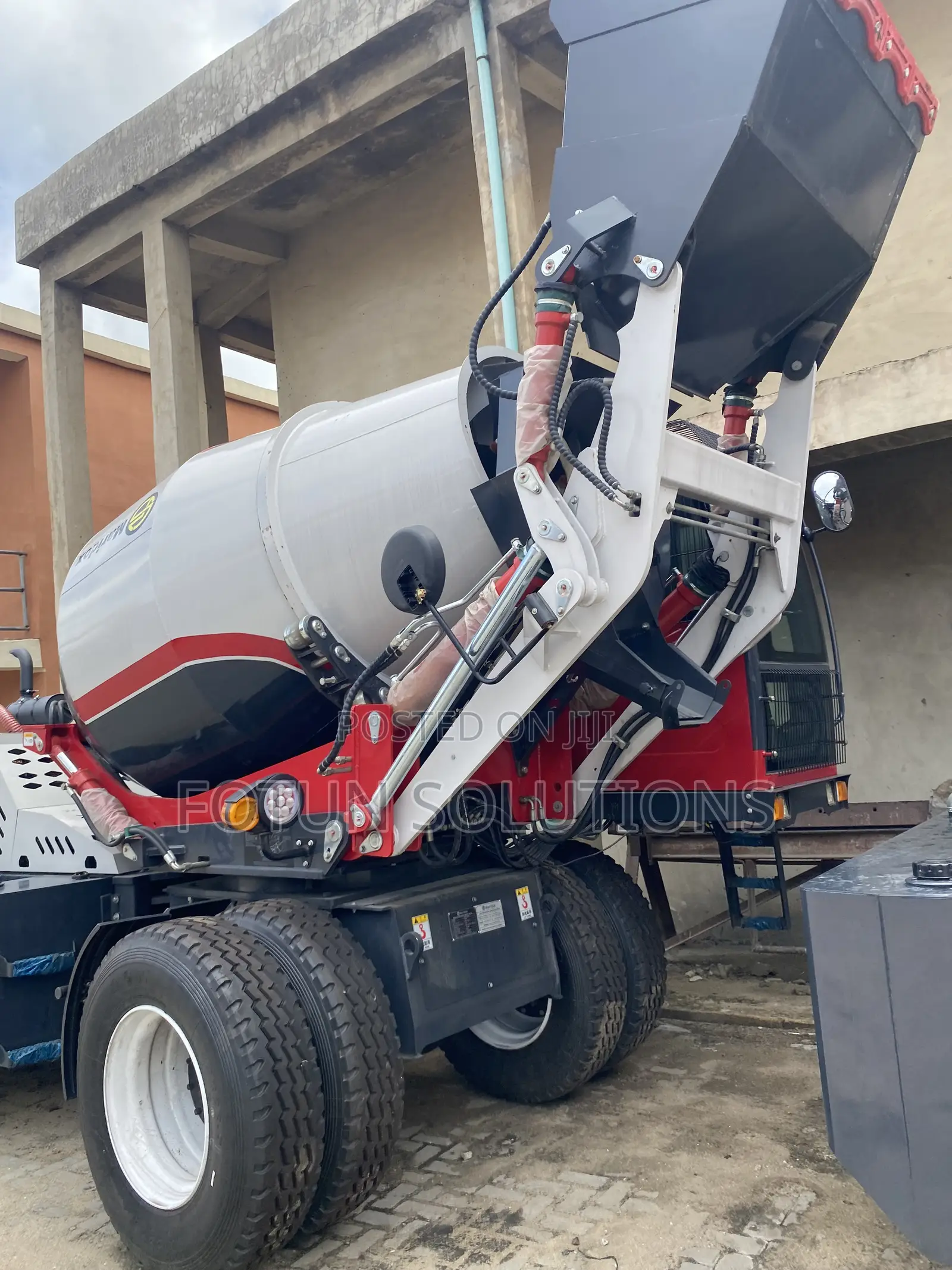 Self Loading Concrete Mixer 4cubic